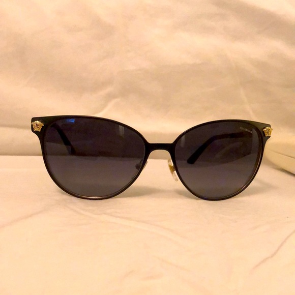 Sunglasses - Picture 5 of 6